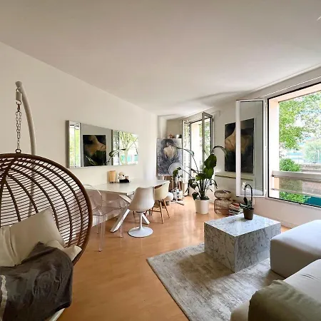 Comfortable Minutes From Paris *